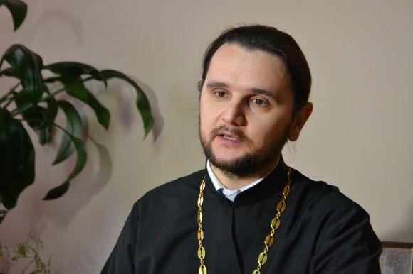 Співучий священик з “Голосу країни” у Хмельницькому: про сценічні костюми, гонорари і критику церкви на сайті vsim.ua Співучий священик з “Голосу країни” у Хмельницькому: про сценічні костюми, гонорари і критику церкви, фото №1 на сайті vsim.ua