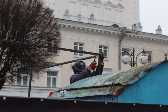 Конфлікт на площі Героїв: від “протистояння” пам’ятників до антисемітських закликів на сайті 20minut.ua Конфлікт на площі Героїв: від “протистояння” пам’ятників до антисемітських закликів, фото №1 на сайті 20minut.ua