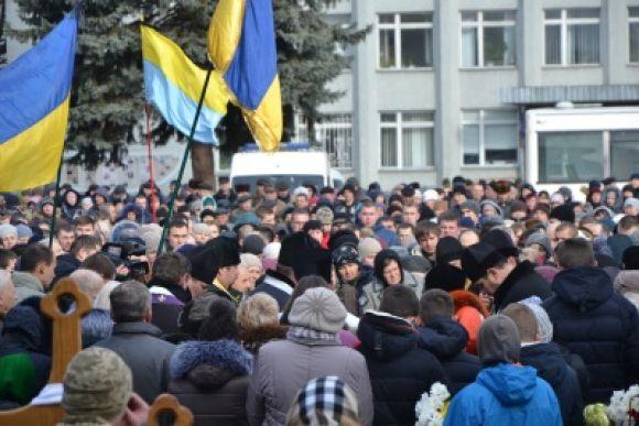 У Полонному попрощалися з загиблим в АТО 28-річним Мирославом Сливкою, фото №3 на сайті vsim.ua