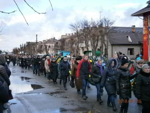 У Полонному попрощалися з загиблим в АТО 28-річним Мирославом Сливкою, фото №5 на сайті vsim.ua