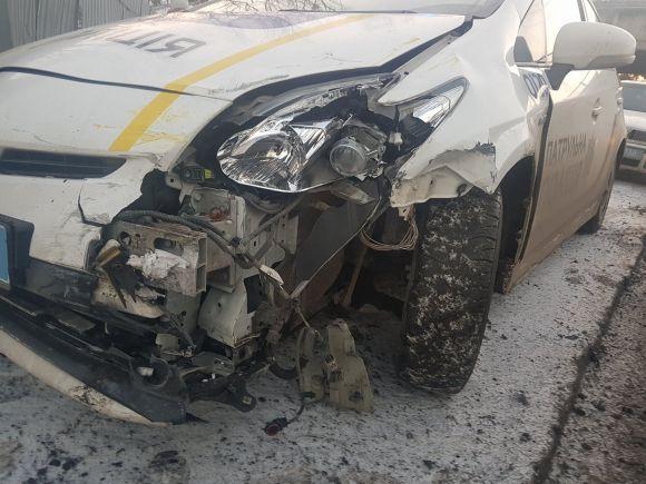 Про ДТП з поліцейськими «Пріусами». Та чи правда,  що патрульні їздять на "лисій" гумі?, фото №3 на сайті 20minut.ua