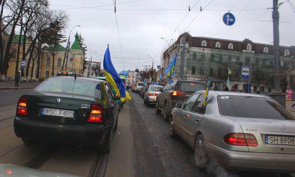 Новини Вінниці - фото з П'ять сотень авто сигналили і «поставили на вуха» всю Вінницю. Що це було? (ОНОВЛЕНО) П'ять сотень авто сигналили і «поставили на вуха» всю Вінницю. Що це було? (ОНОВЛЕНО), фото №23 на сайті 20minut.ua