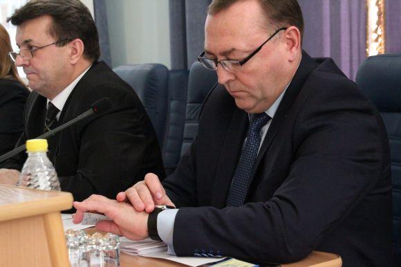 Новини Вінниці - фото з «Наркомани влади» або бюджетники облради: як мандат допомагає вінницьким депутатам «Наркомани влади» або бюджетники облради: як мандат допомагає вінницьким депутатам, фото №10 на сайті 20minut.ua