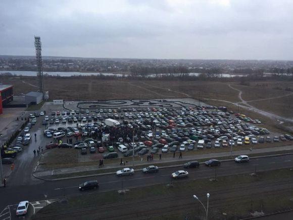 Новини Вінниці - фото з П'ять сотень авто сигналили і «поставили на вуха» всю Вінницю. Що це було? (ОНОВЛЕНО) П'ять сотень авто сигналили і «поставили на вуха» всю Вінницю. Що це було? (ОНОВЛЕНО), фото №33 на сайті 20minut.ua