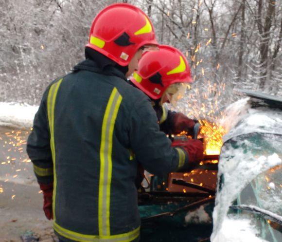 Внаслідок ДТП біля Шепетівки загинула одна людина, ще двоє травмовані, фото №1 на сайті vsim.ua