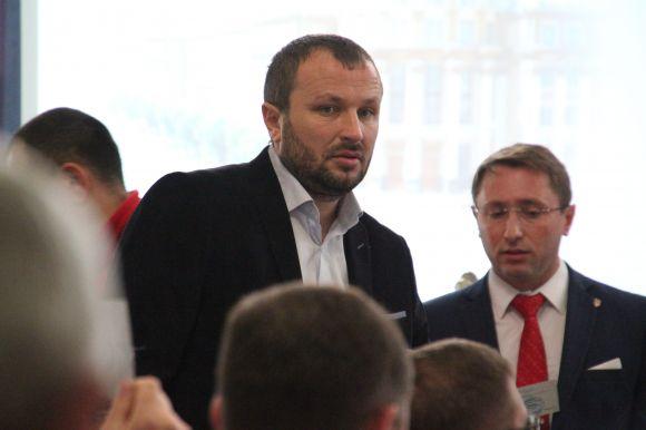 Новини Вінниці - фото з «Наркомани влади» або бюджетники облради: як мандат допомагає вінницьким депутатам «Наркомани влади» або бюджетники облради: як мандат допомагає вінницьким депутатам, фото №8 на сайті 20minut.ua