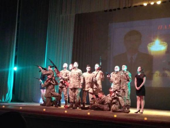 «Невидима варта»:  у Житомирі відкрили виставку картин про загиблих у війні на Сході працівників СБУ, фото №1 на сайті 20minut.ua
