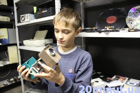 Диктофон - це заколка для волосся, а комп'ютерні плати - ціле місто. Стара техніка очима сучасних дітей, фото №3 на сайті 20minut.ua