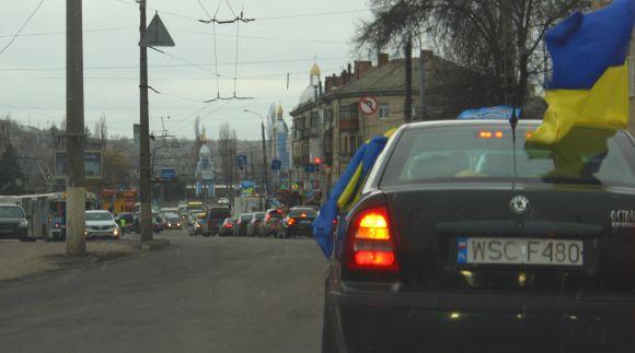 Новини Вінниці - фото з П'ять сотень авто сигналили і «поставили на вуха» всю Вінницю. Що це було? (ОНОВЛЕНО) П'ять сотень авто сигналили і «поставили на вуха» всю Вінницю. Що це було? (ОНОВЛЕНО), фото №17 на сайті 20minut.ua