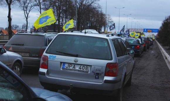 Новини Вінниці - фото з П'ять сотень авто сигналили і «поставили на вуха» всю Вінницю. Що це було? (ОНОВЛЕНО) П'ять сотень авто сигналили і «поставили на вуха» всю Вінницю. Що це було? (ОНОВЛЕНО), фото №6 на сайті 20minut.ua