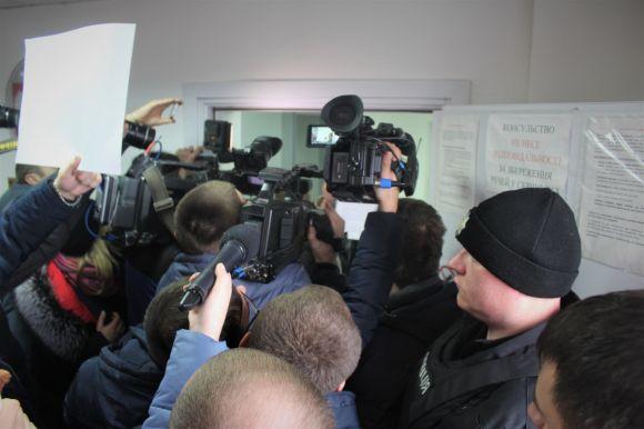 Новини Вінниці - фото з Націоналісти пікетували польське консульство. Чому і що з того вийшло? Націоналісти пікетували польське консульство. Чому і що з того вийшло?, фото №1 на сайті 20minut.ua