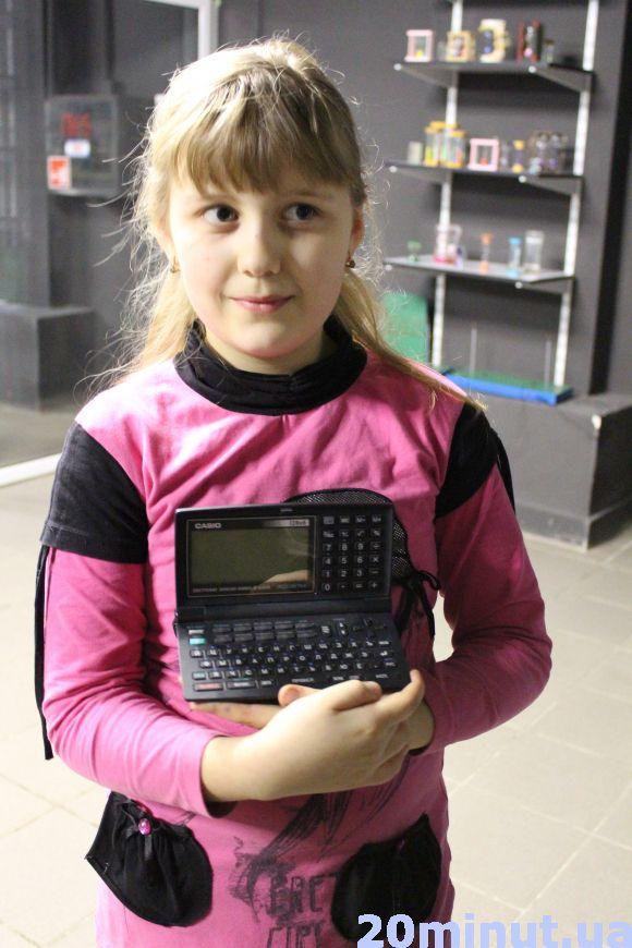 Диктофон - це заколка для волосся, а комп'ютерні плати - ціле місто. Стара техніка очима сучасних дітей, фото №2 на сайті 20minut.ua