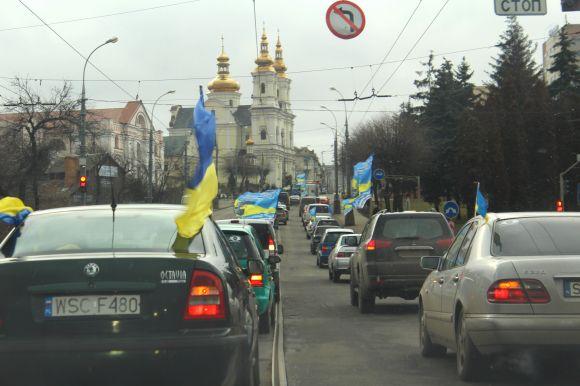 Новини Вінниці - фото з П'ять сотень авто сигналили і «поставили на вуха» всю Вінницю. Що це було? (ОНОВЛЕНО) П'ять сотень авто сигналили і «поставили на вуха» всю Вінницю. Що це було? (ОНОВЛЕНО), фото №20 на сайті 20minut.ua
