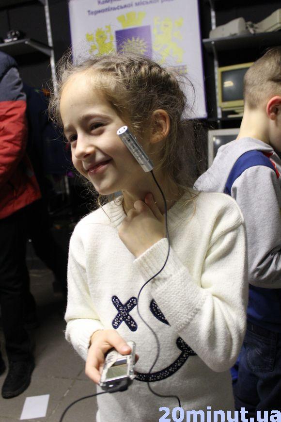 Диктофон - це заколка для волосся, а комп'ютерні плати - ціле місто. Стара техніка очима сучасних дітей, фото №1 на сайті 20minut.ua