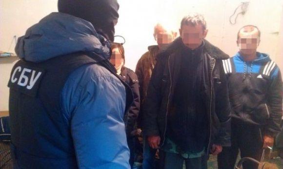 Секс-рабство і торгівля людьми на Хмельниччині: продають повій і обманюють працівників, фото №1 на сайті vsim.ua