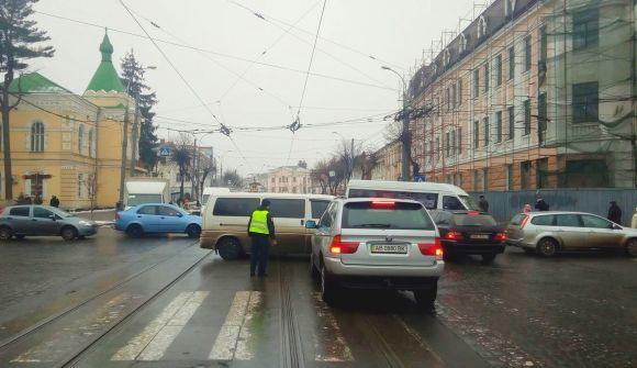 Новини Вінниці - фото з Мітинг пенсіонерів біля ОДА: рух на Соборній відкрито (ОНОВЛЕНО) Мітинг пенсіонерів біля ОДА: рух на Соборній відкрито (ОНОВЛЕНО), фото №10 на сайті 20minut.ua