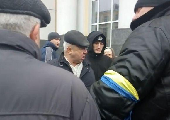 Новини Вінниці - фото з Мітинг пенсіонерів біля ОДА: рух на Соборній відкрито (ОНОВЛЕНО) Мітинг пенсіонерів біля ОДА: рух на Соборній відкрито (ОНОВЛЕНО), фото №4 на сайті 20minut.ua