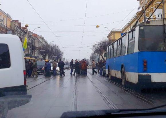 Новини Вінниці - фото з Мітинг пенсіонерів біля ОДА: рух на Соборній відкрито (ОНОВЛЕНО) Мітинг пенсіонерів біля ОДА: рух на Соборній відкрито (ОНОВЛЕНО), фото №7 на сайті 20minut.ua