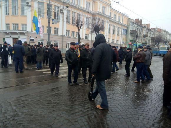 Новини Вінниці - фото з Мітинг пенсіонерів біля ОДА: рух на Соборній відкрито (ОНОВЛЕНО) Мітинг пенсіонерів біля ОДА: рух на Соборній відкрито (ОНОВЛЕНО), фото №2 на сайті 20minut.ua