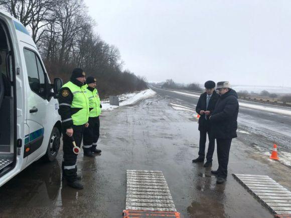 Пересувні "лабораторії" зважуватимуть вантажівки на дорогах Хмельниччини, фото №2 на сайті vsim.ua