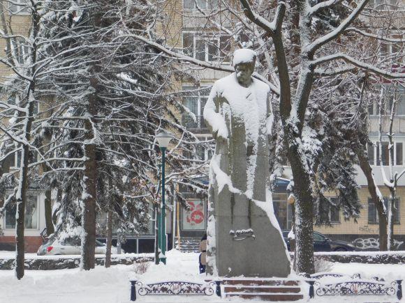 Розвага для дітей і робота для двірників. Фоторепортаж засніженого Хмельницького, фото №14 на сайті vsim.ua