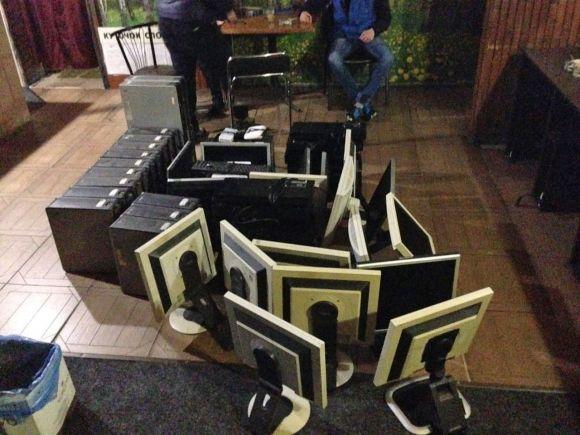 Новини Житомира - фото з У Житомирі викрили підпільні казино, що працювали під прикриттям державних лотерей У Житомирі викрили підпільні казино, що працювали під прикриттям державних лотерей, фото №4 на сайті 20minut.ua