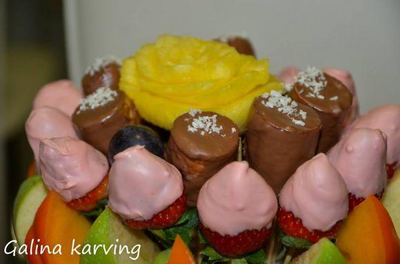 Новини Вінниці - фото з Троянди з сала та їстівні квіти з огірків. Вінничанка робить незвичні букети Троянди з сала та їстівні квіти з огірків. Вінничанка робить незвичні букети, фото №3 на сайті 20minut.ua