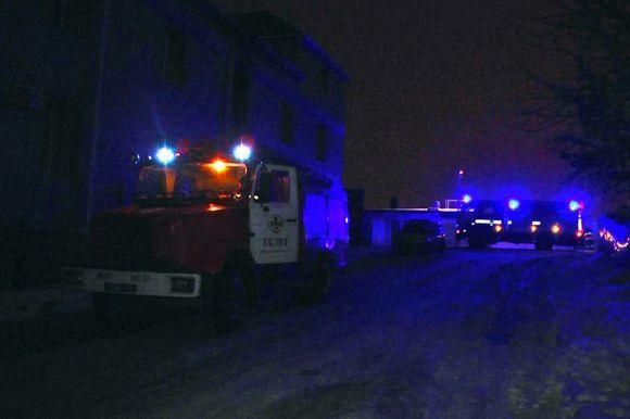 Пожежу в готелі "Імперія" гасили 12 рятувальників на 5 машинах, фото №4 на сайті vsim.ua