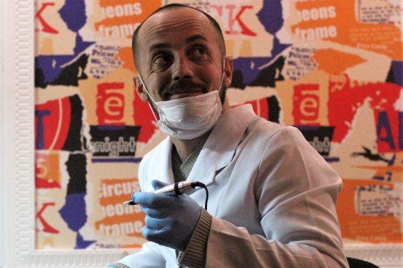 Новини Вінниці - фото з З окопів у салон краси. АТОвець змінив професію і робить жінкам татуаж З окопів у салон краси. АТОвець змінив професію і робить жінкам татуаж, фото №3 на сайті 20minut.ua