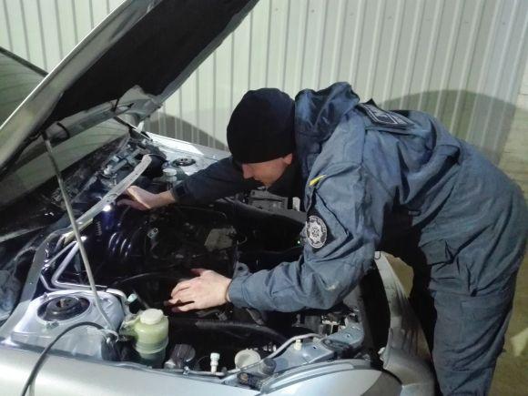 У Житомирі намагалися перереєструвати авто з фальшивими номерами кузова й двигуна, фото №2 на сайті 20minut.ua