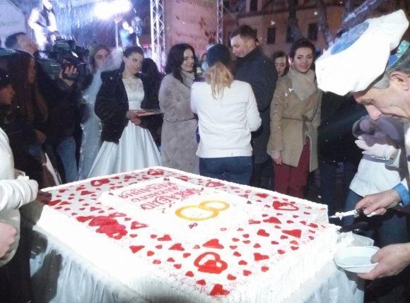 У Кам’янці 20 пар закоханих встановили рекорд наймасовішої реєстрації шлюбів, фото №3 на сайті 20minut.ua