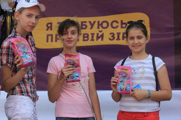 Конкурси, лотерея та більше 3000 подарунків: як малеча розважалася на Святі дитинства від RIA, фото №9 на сайті 20minut.ua