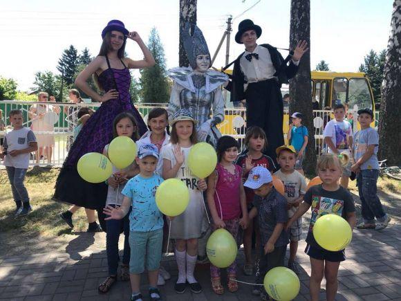 Життєва позиція:  Яскраве свято дитинства організував наймолодшим мешканцям округу №188 народний депутат України Сергій Лабазюк, фото №1 на сайті vsim.ua