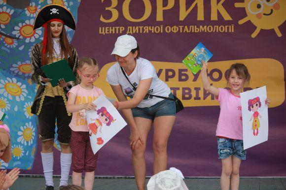 Конкурси, лотерея та більше 3000 подарунків: як малеча розважалася на Святі дитинства від RIA, фото №4 на сайті 20minut.ua