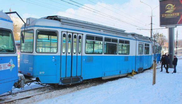 Новини Вінниці - фото з На Максимовича «четвірка» зійшла з колії. Трамваї по Хмельницькому шосе не ходили (ОНОВЛЕНО) На Максимовича «четвірка» зійшла з колії. Трамваї по Хмельницькому шосе не ходили (ОНОВЛЕНО), фото №2 на сайті 20minut.ua