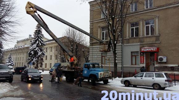 Новини Тернополя - фото з Фото дня: добре дивіться, чи над головою немає небезпеки Фото дня: добре дивіться, чи над головою немає небезпеки, фото №1 на сайті 20minut.ua