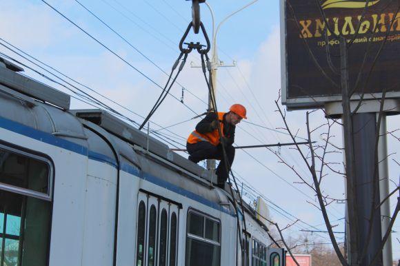 Новини Вінниці - фото з На Максимовича «четвірка» зійшла з колії. Трамваї по Хмельницькому шосе не ходили (ОНОВЛЕНО) На Максимовича «четвірка» зійшла з колії. Трамваї по Хмельницькому шосе не ходили (ОНОВЛЕНО), фото №14 на сайті 20minut.ua