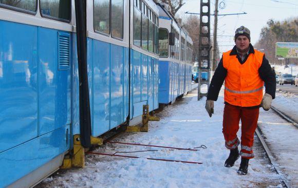 Новини Вінниці - фото з На Максимовича «четвірка» зійшла з колії. Трамваї по Хмельницькому шосе не ходили (ОНОВЛЕНО) На Максимовича «четвірка» зійшла з колії. Трамваї по Хмельницькому шосе не ходили (ОНОВЛЕНО), фото №16 на сайті 20minut.ua
