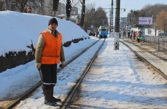 Новини Вінниці - фото з На Максимовича «четвірка» зійшла з колії. Трамваї по Хмельницькому шосе не ходили (ОНОВЛЕНО) На Максимовича «четвірка» зійшла з колії. Трамваї по Хмельницькому шосе не ходили (ОНОВЛЕНО), фото №5 на сайті 20minut.ua