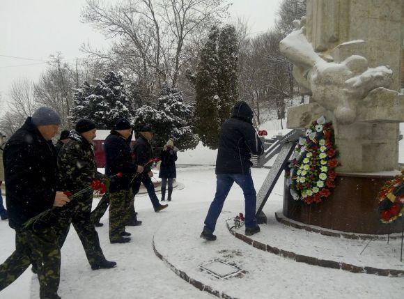 Новини Кам’янець-Подільського - фото з Кам’янчани взяли участь у мітингу, щоб вшанувати пам’ять воїнів Афганістану Кам’янчани взяли участь у мітингу, щоб вшанувати пам’ять воїнів Афганістану, фото №4 на сайті 20minut.ua