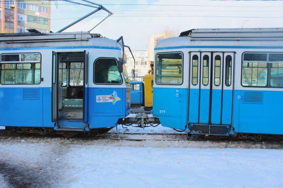 Новини Вінниці - фото з На Максимовича «четвірка» зійшла з колії. Трамваї по Хмельницькому шосе не ходили (ОНОВЛЕНО) На Максимовича «четвірка» зійшла з колії. Трамваї по Хмельницькому шосе не ходили (ОНОВЛЕНО), фото №10 на сайті 20minut.ua