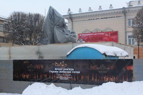 Новини Вінниці - фото з У Вінниці встановили пам'ятник майданівцям. Коли відкриття? (ОНОВЛЕНО) У Вінниці встановили пам'ятник майданівцям. Коли відкриття? (ОНОВЛЕНО), фото №3 на сайті 20minut.ua