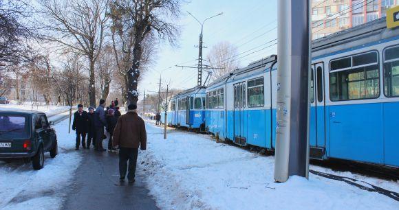 Новини Вінниці - фото з На Максимовича «четвірка» зійшла з колії. Трамваї по Хмельницькому шосе не ходили (ОНОВЛЕНО) На Максимовича «четвірка» зійшла з колії. Трамваї по Хмельницькому шосе не ходили (ОНОВЛЕНО), фото №6 на сайті 20minut.ua
