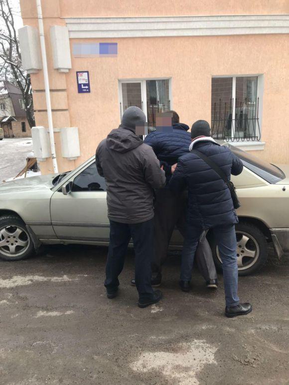 Новини Житомира - фото з Суддю-хабарника затримали на Житомирщині Суддю-хабарника затримали на Житомирщині, фото №1 на сайті 20minut.ua