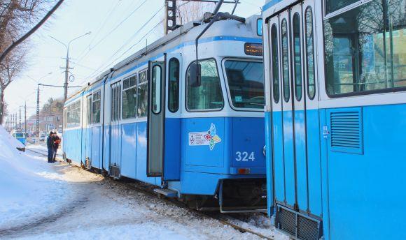 Новини Вінниці - фото з На Максимовича «четвірка» зійшла з колії. Трамваї по Хмельницькому шосе не ходили (ОНОВЛЕНО) На Максимовича «четвірка» зійшла з колії. Трамваї по Хмельницькому шосе не ходили (ОНОВЛЕНО), фото №7 на сайті 20minut.ua