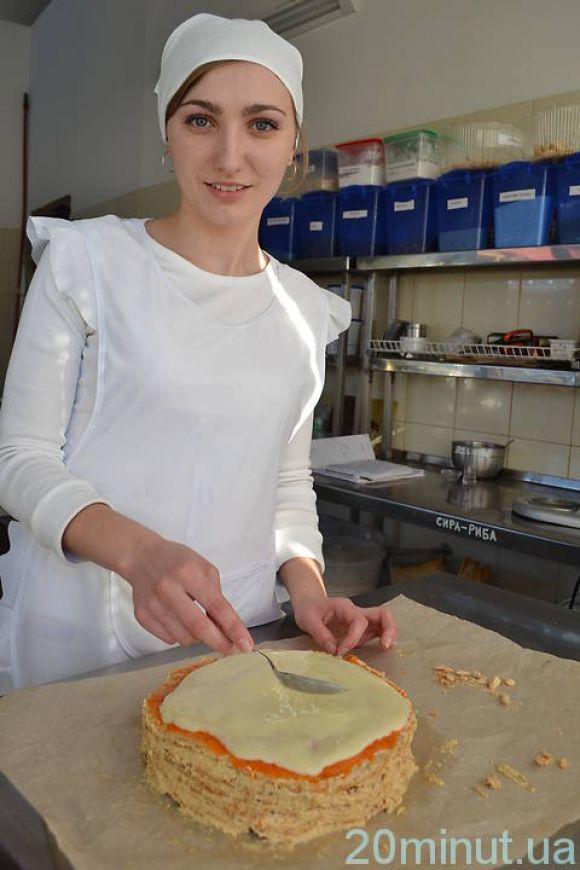 Новини Тернополя - фото з Готуємо торт «Естерхазі” за старовинним австрійським рецептом Готуємо торт «Естерхазі” за старовинним австрійським рецептом, фото №2 на сайті 20minut.ua