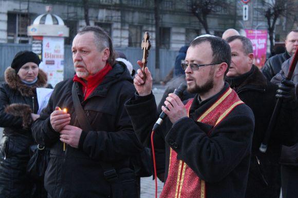 Новини Вінниці - фото з «Чому винуваті досі не покарані?». У Вінниці вшанували Героїв Небесної Сотні «Чому винуваті досі не покарані?». У Вінниці вшанували Героїв Небесної Сотні, фото №10 на сайті 20minut.ua