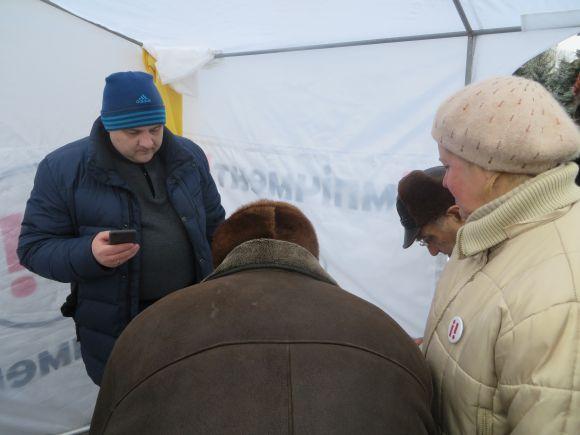 Марш за відставку Порошенка: хто прийшов на мітинг у Хмельницькому, фото №14 на сайті vsim.ua