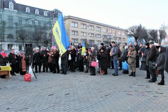 Новини Вінниці - фото з «Чому винуваті досі не покарані?». У Вінниці вшанували Героїв Небесної Сотні «Чому винуваті досі не покарані?». У Вінниці вшанували Героїв Небесної Сотні, фото №11 на сайті 20minut.ua