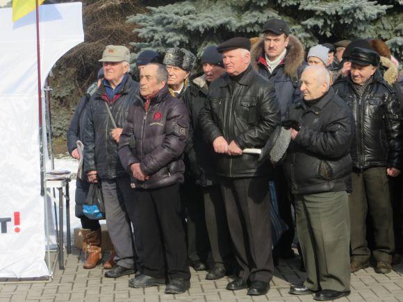 Марш за відставку Порошенка: хто прийшов на мітинг у Хмельницькому, фото №7 на сайті vsim.ua